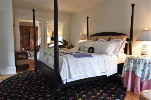 34 State "Historic Luxury Suites" Skaneateles