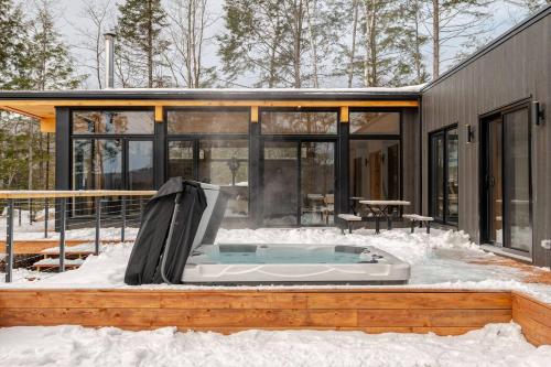 La Kabina with Mt Tremblant view in 拉康塞普雄(QC)