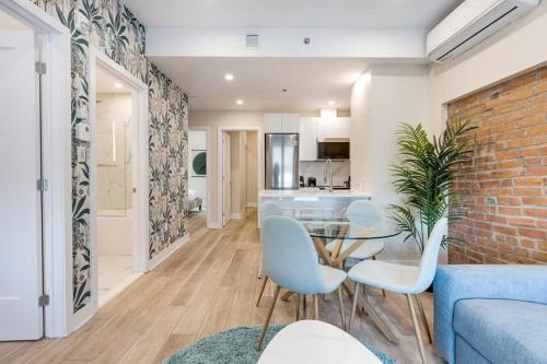 Brand New 3 Bedroom Unit with Roof Top in MTL -312