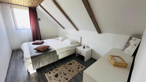 Cabana cu ciubăr din Larguta (Cabana cu ciubar din Larguta) in Holbav