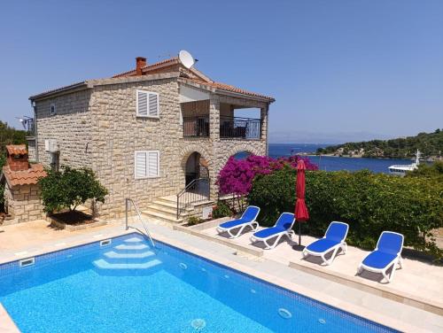 Seaside apartments with a swimming pool Rogac Solta - 5183