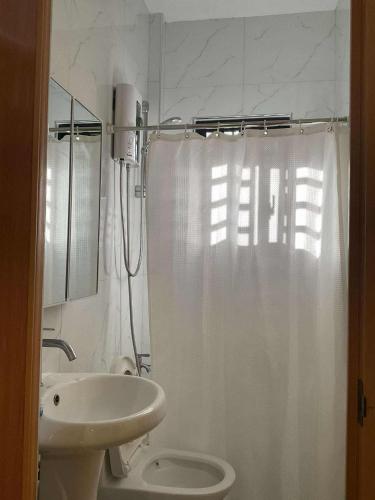 Shower, A cozy 1 bedroom house in Calape in Calape