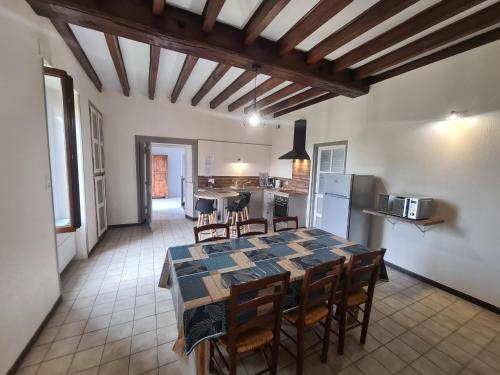 Gîte Cluis, 4 pièces, 6 personnes - FR-1-591-341 (Gite a la ferme avec jardin privatif, proche de sites touristiques et tout confort inclus - FR-1-591) in بويس