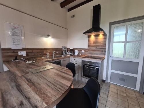 Gîte Cluis, 4 pièces, 6 personnes - FR-1-591-341 (Gite a la ferme avec jardin privatif, proche de sites touristiques et tout confort inclus - FR-1-591) in بويس