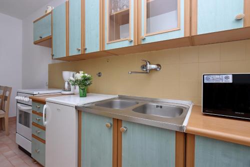 Two-Bedroom Apartment with Terrace image 6