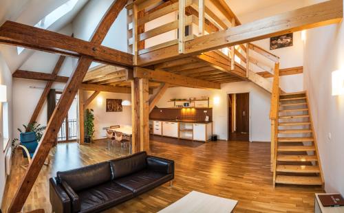 2 bedrooms, 6 beds