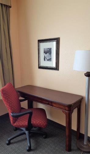 Americas Hotel - El Paso Airport / Medical Center Americas Best Value Inn - El Paso Airport / Medica is conveniently located in the popular El Paso Airport area. The property offers a wide range of amenities and perks to ensure you have a great time.