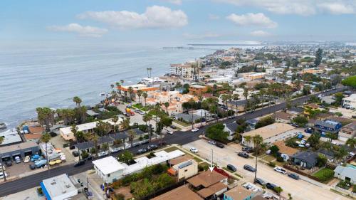 Steps to Ocean Sunset Views Beach Access & San Diego Charm
