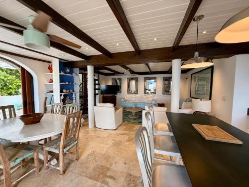 Amazing Views, Stunning Pool, Eco-Luxury Getaway - Dove Cottage in East End