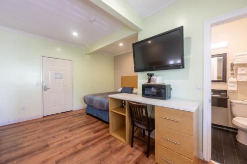 Family Room image 5