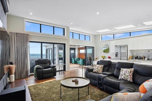 Exterior view, Seabreeze Retreat - Paraparaumu Holiday Home in Paekakariki