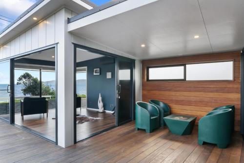 Exterior view, Seabreeze Retreat - Paraparaumu Holiday Home in Paekakariki