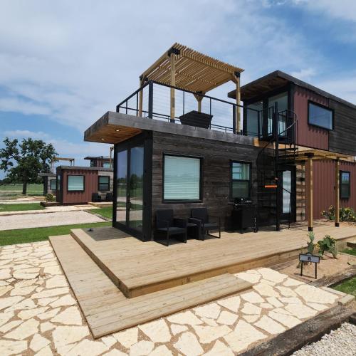 Train-Themed Home Rooftop Deck, Pool & Wine Trail