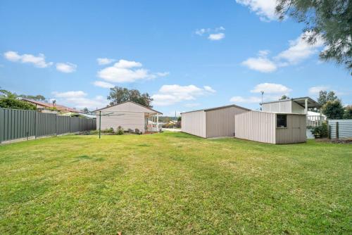 Basin Escape by Book Jervis Bay - short walk to the waters edge. in Erowal Bay