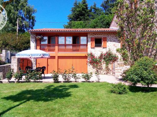 Gîte Les Myrtilles : Confort et Sérénité, Animaux Bienvenus, Jardin Commun - FR-1-496-45 - Soleymieux
