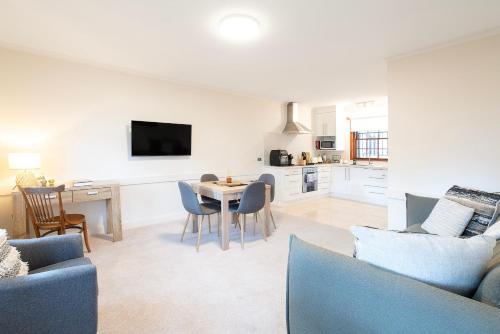 Magnolia On Colville - Historic Riverside Elegance - Hobart