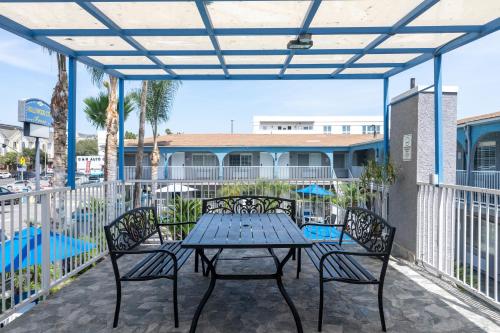 Exterior view, Hollywood City Inn in Hollywood