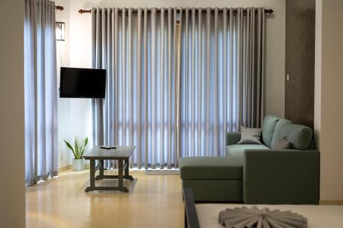 Suite with Garden View image 10
