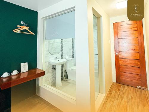 room detail thumbnail 2