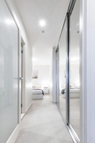 Skyline Serenity City View Stay with Pool & Spa - image 3