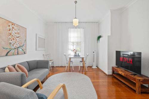 Courtyard Esperanza - Sunny Heritage Chic in แอชฟิลด์