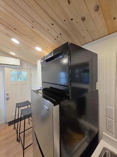 1BD 1BA tiny house with in-unit washer and dryer near Kaiser in Los Angeles, USA