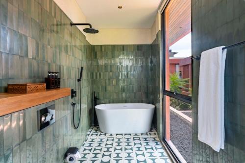room detail thumbnail 2