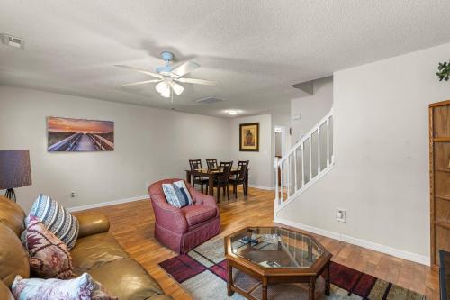 Spacious 3BR Retreat Perfect for Groups Near Downtown