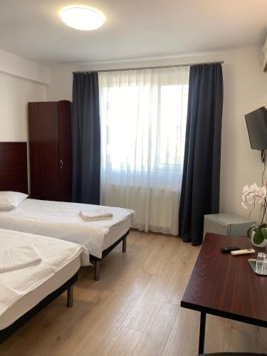 Standard Double/Twin Room image 8