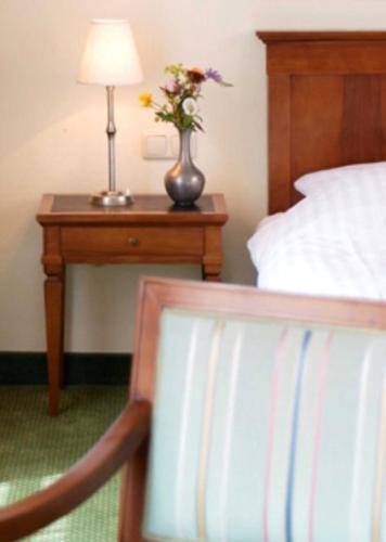 1 double bed, 2 twin beds