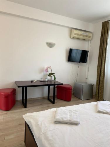 Standard Double/Twin Room image 1