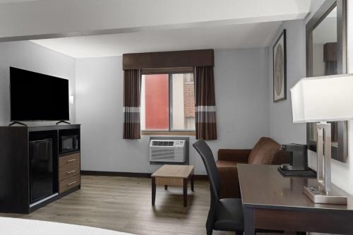 SureStay Hotel by Best Western Cedar Rapids - image 2