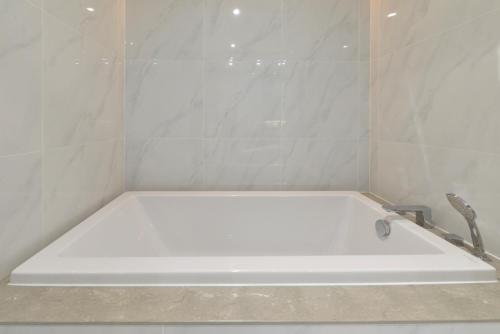 Deluxe Room with Bathtub room in GM Estate Hotel and Executive Apartments Bangkok Sukhumvit 20