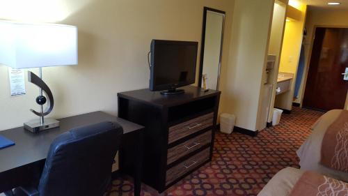 Quality Inn & Suites Montgomery East Carmichael Rd, Montgomery (photo 6)