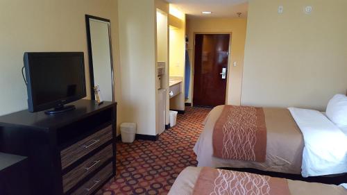 Quality Inn & Suites Montgomery East Carmichael Rd, Montgomery (photo 7)