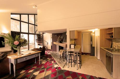 Bernti's Mountain Inn in เธรดโบวิลเลจ