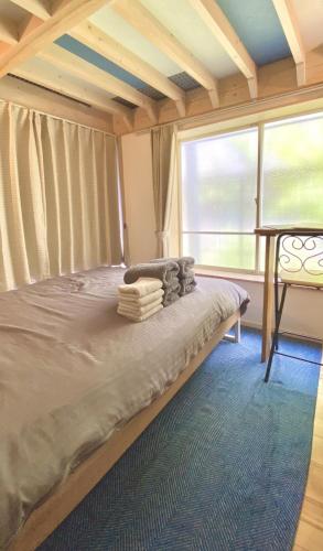 106 Artistic carpenter's work with strong house wifi