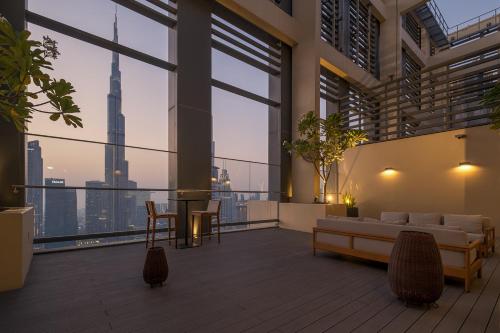 Skyline Gem Full Burj View 2BR Suite with Dubai Mall access by Maxx Value homes, Дубай (фото 8)