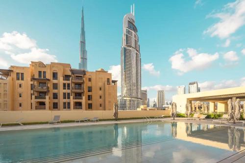 Skyline Gem Full Burj View 2BR Suite with Dubai Mall access by Maxx Value homes, Дубай (фото 7)