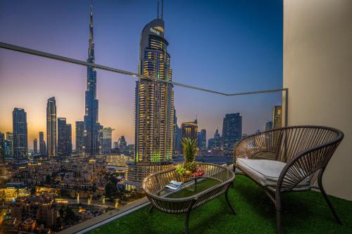 Skyline Gem Full Burj View 2BR Suite with Dubai Mall access by Maxx Value homes, Дубай (фото 4)