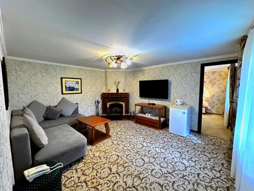 Shared lounge/TV area, Sky Village, Chimgan in Yusufkhona