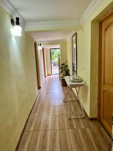 Nunu's Guesthouse in 茨卡爾圖博