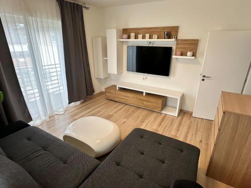 2 twin beds, 1 sofa bed