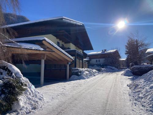 Mountainview Appartement mit Balkon und Carport - Apartment - Flachau