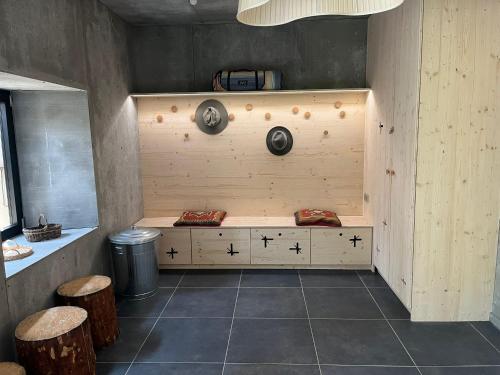 Előcsarnok, Ecogîte autonome en pleine forêt à La Chapelle en Vercors (Ecogite autonome en pleine foret a La Chapelle en Vercors) in La Chapelle En Vercors