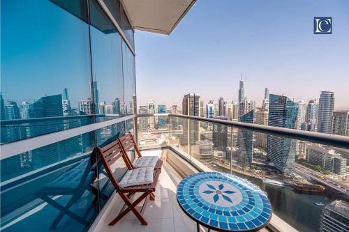 Luxury Escapes- Elegant Marina View Bay Central 3BR and Maids Room- single bed, Дубай (фото 2)