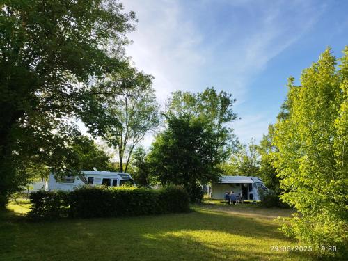 Camping Del Padel in Les Avenieres-Veyrins-Thuellin