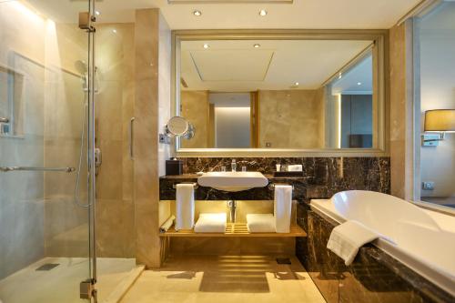 room detail thumbnail 2