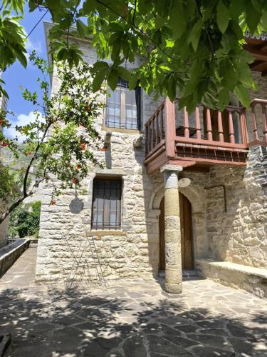 The Mountain House -mountain getaway in Sirako