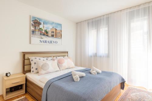 Grand Duplex Suite with Free Parking - Heart of Old Town